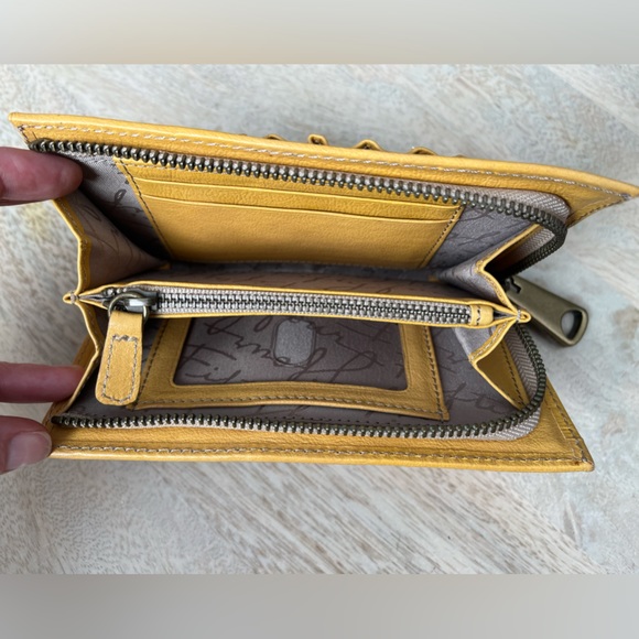 FOSSIL FIFTY FOUR leather wallet, yellow, Never Used, zip around womens wallet - Picture 5 of 8